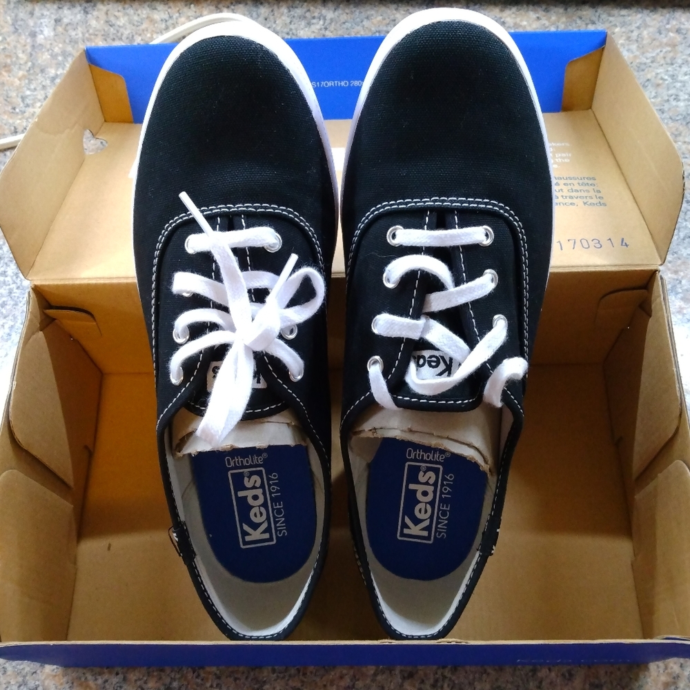 NWT Keds Classic Black Canvas Champion Sneakers (Size 7.5)